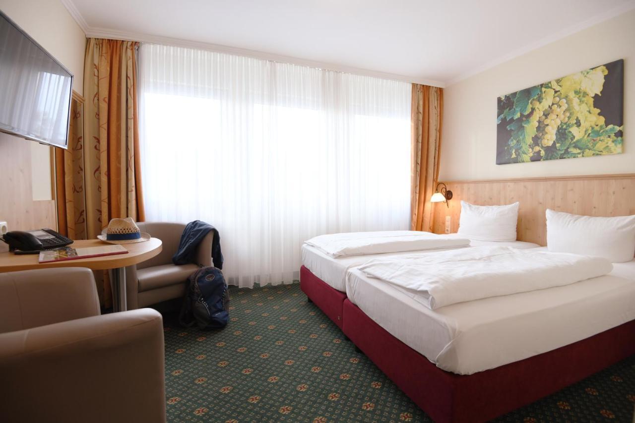 Moselstern Parkhotel Kraehennest เลิฟ ภายนอก รูปภาพ